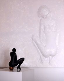 Multimedial umgesetzte Fotos - Bronzeskulptur und Reliefbild